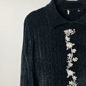 Vintage chenille collared sweater with flowers detailing